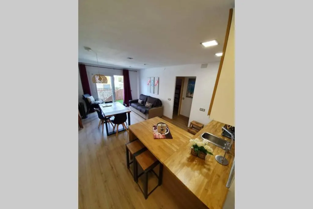 Bonito Piso Frente A La Playa Con Parking Privado. Apartment Empuriabrava
