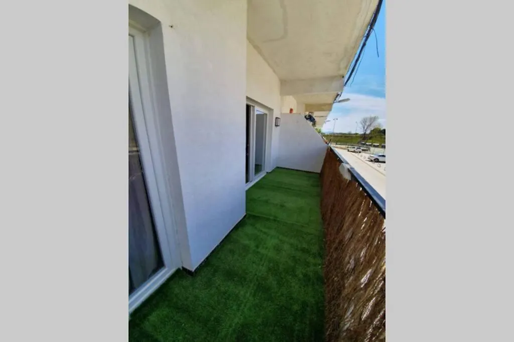 Bonito Piso Frente A La Playa Con Parking Privado. Apartment Empuriabrava