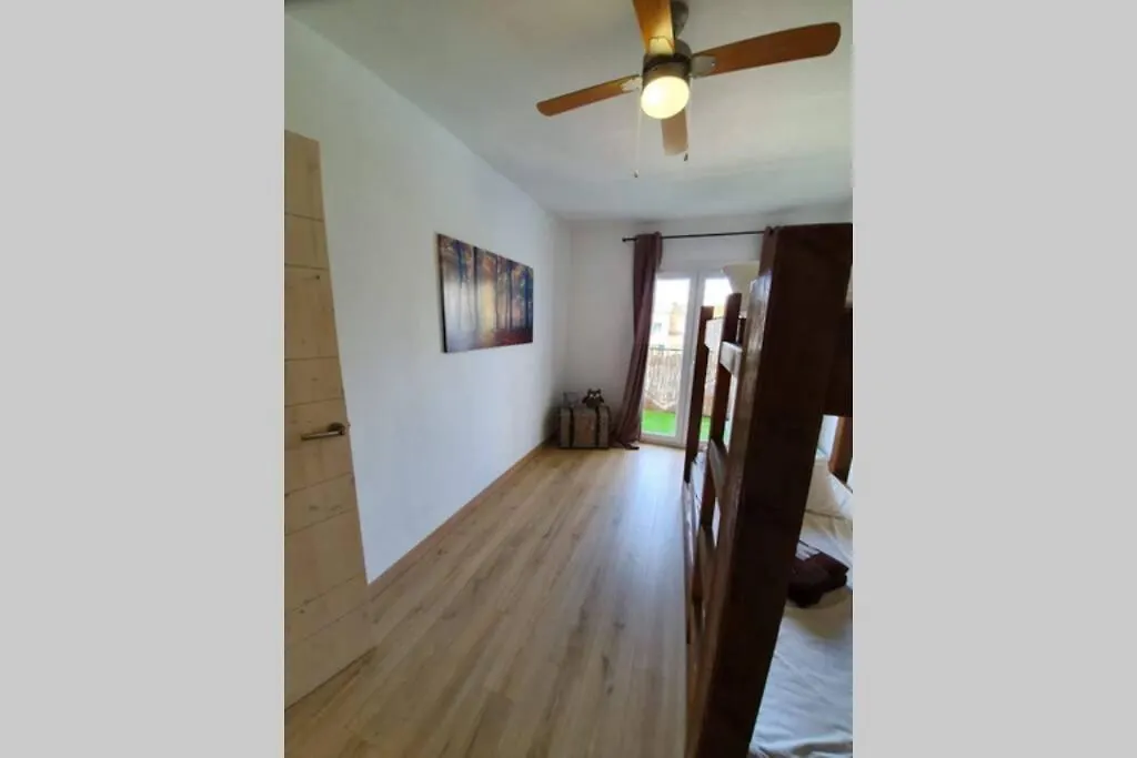 Bonito Piso Frente A La Playa Con Parking Privado. Apartment Empuriabrava Spain