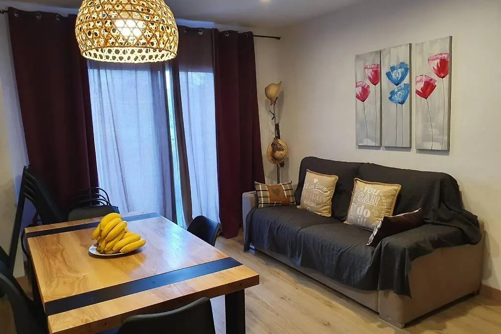 Bonito Piso Frente A La Playa Con Parking Privado. Apartment Empuriabrava