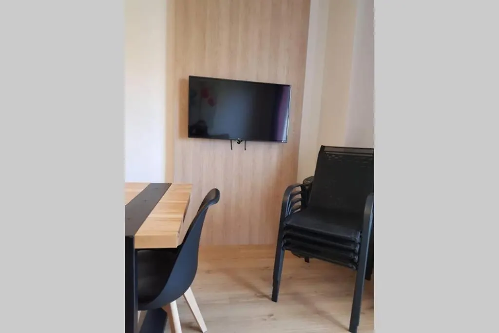 Bonito Piso Frente A La Playa Con Parking Privado. Apartment Empuriabrava