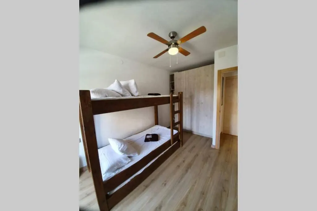 Bonito Piso Frente A La Playa Con Parking Privado. Apartment Empuriabrava